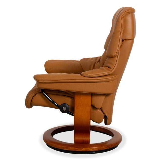 Set of Reno Leather Recliner Chair and Ottoman from Stressless For Sale - Image 17 of 18