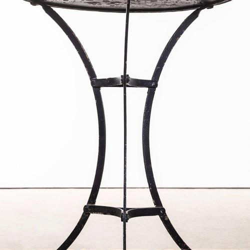 Vintage French Round Outdoor Metal Table, 1950s For Sale - Image 3 of 7