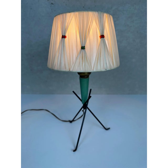 Nice French tripod table lamp. Playful model. B22 socket. Including 1 new lamp. Height: 33cm. Diameter: 18cm. The...