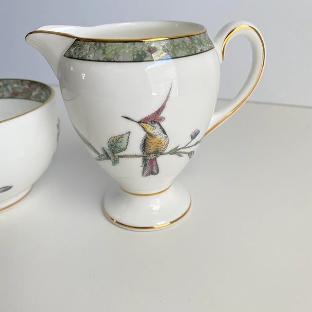 English Vintage Wedgwood Hummingbird Creamer & Sugar Bowl Floral Bird Bone China For Sale - Image 3 of 13