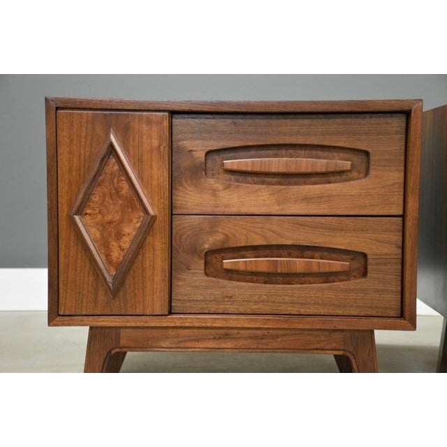 1960s 1960s Pair of Refinished Walnut and Burl Nightstands by Young Manufacturing - A Pair For Sale - Image 5 of 10