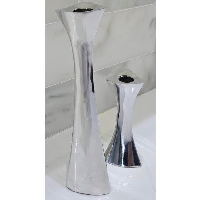 Nambe 1960s Mid-Century Modern Nambé Aluminum Candlestick Pair – Sculptural Tri-Corner Candle Holders For Sale - Image 4 of 11