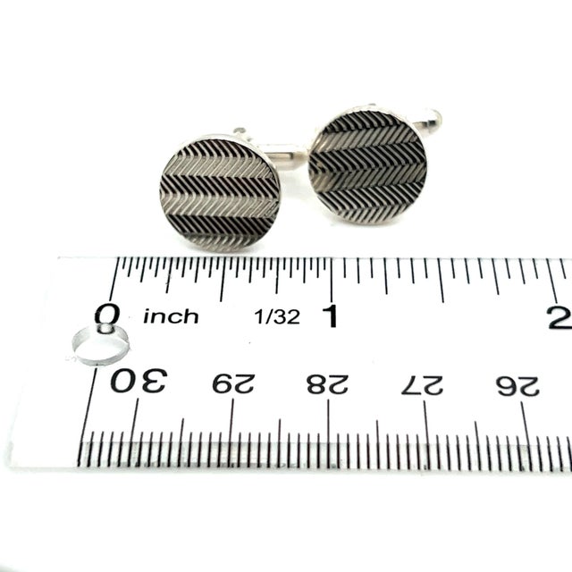 1990s 1990s Tiffany & Co Estate Mens Chevron Circle Cufflinks Sterling Silver, 2 Pieces For Sale - Image 5 of 8