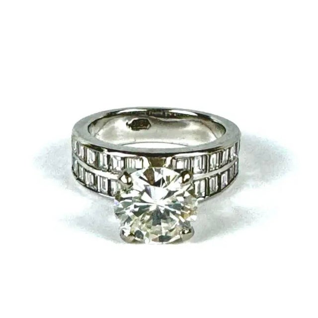 Mid 20th Century 18 Karat White Gold, 2.62 Brilliant Cut Diamond 3.75 Total Carat Weight Ring For Sale - Image 5 of 10