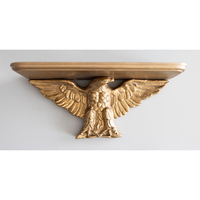 A superb vintage mid-century Federal American giltwood and gesso eagle wall bracket. This regal eagle has fine details...