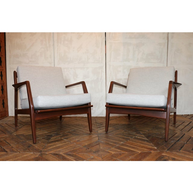 Wood Pair of Ib Kofod-Larsen Danish Modern Sculptural Lounge Chairs — Denmark, 1950s For Sale - Image 7 of 18