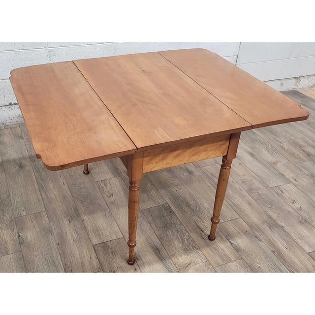 Vintage Early American Colonial Style Federal Style Drop Leaf Dining Table For Sale - Image 10 of 12