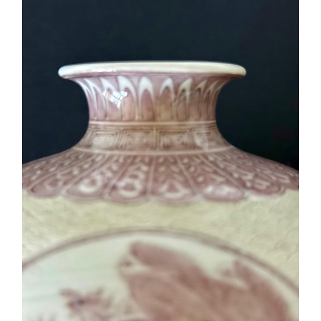Fine Japanese Porcelain Vase with Carving by Makuzu Kozan Meiji Period For Sale - Image 4 of 18