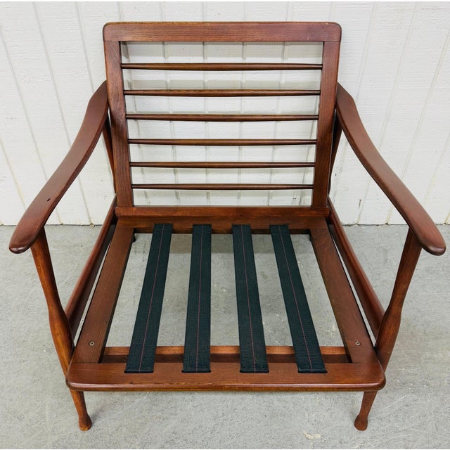 Wood Mid-Century Modern Walnut Lounge Chair For Sale - Image 7 of 7