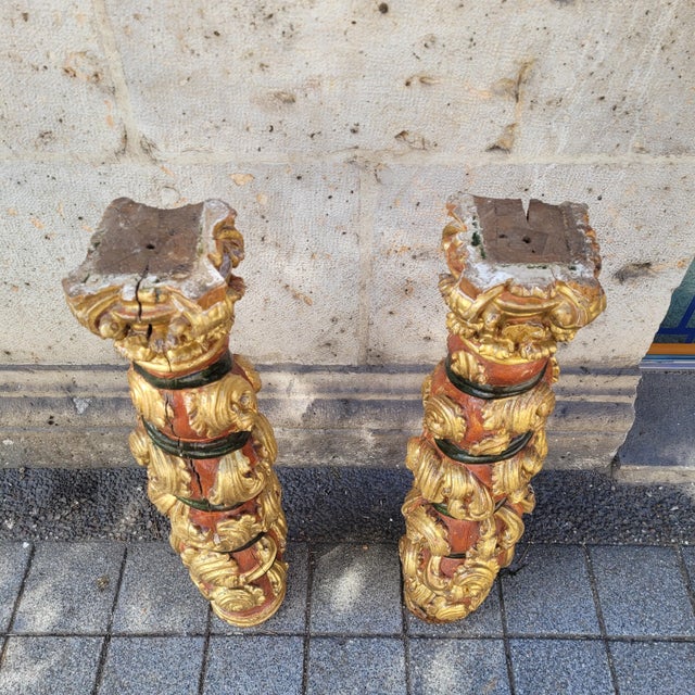 Wood Solomonic Columns in Carved, Gilded and Polychrome Wood, 18th Century, Set of 2 For Sale - Image 7 of 18