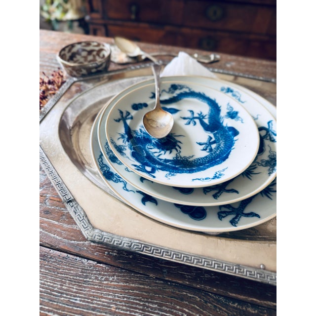 Chinoiserie Vintage Mottahedeh Blue Dragon Plates – Set of 3 Graduated Sizes For Sale - Image 3 of 12
