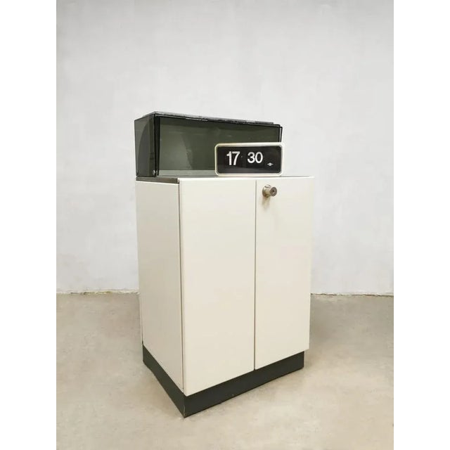 Industrial Vintage Industrial Medical Cabinet, 1960s For Sale - Image 3 of 5