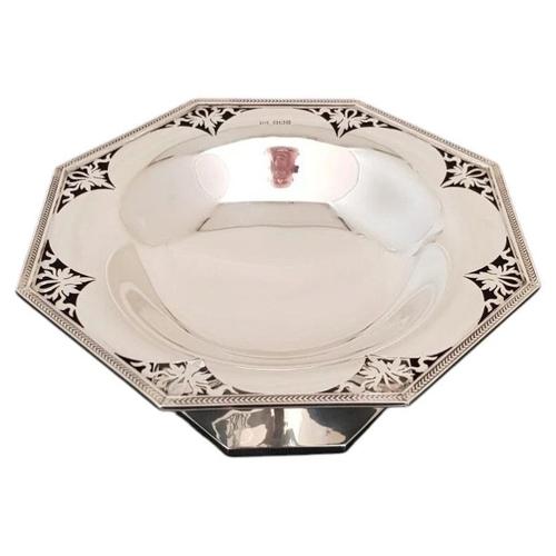A fine english sterling silver tazza, compôtier or fruit bowl by the renowned silversmiths walker & hall, hallmarked in...
