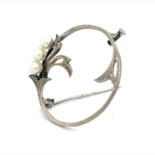 1990s Mikimoto Estate Akoya Pearl Brooch Pin Sterling Silver For Sale In New York - Image 6 of 12