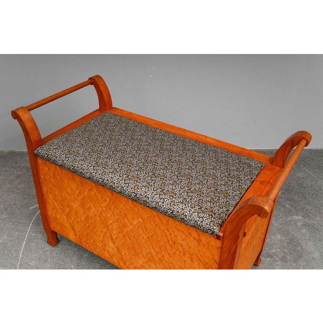 Art Nouveau Chest Bench in Cherry Wood and Bird's-Eye Maple, 20th Century For Sale - Image 17 of 18
