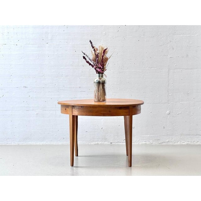 Round Dining Table in Alder Wood For Sale - Image 5 of 16