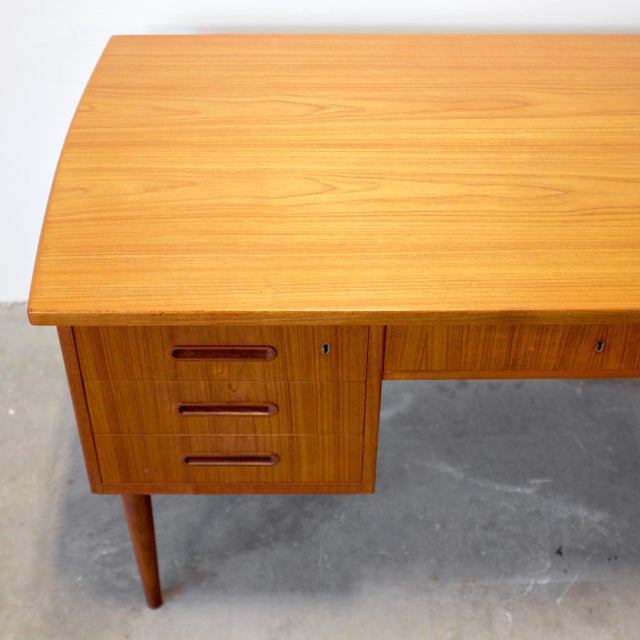 Wood 1960s Danish Teak Desk With Curved Sides & Rear Storage For Sale - Image 7 of 18