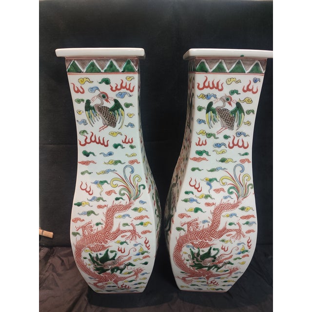 Art Deco A Pair of Chinese Ceramic Vase Qing Dynasty Kangxi Marked Famille Verte Porcelain Square Vase Hand Painted Cloud and Dragons Pattern For Sale - Image 3 of 10