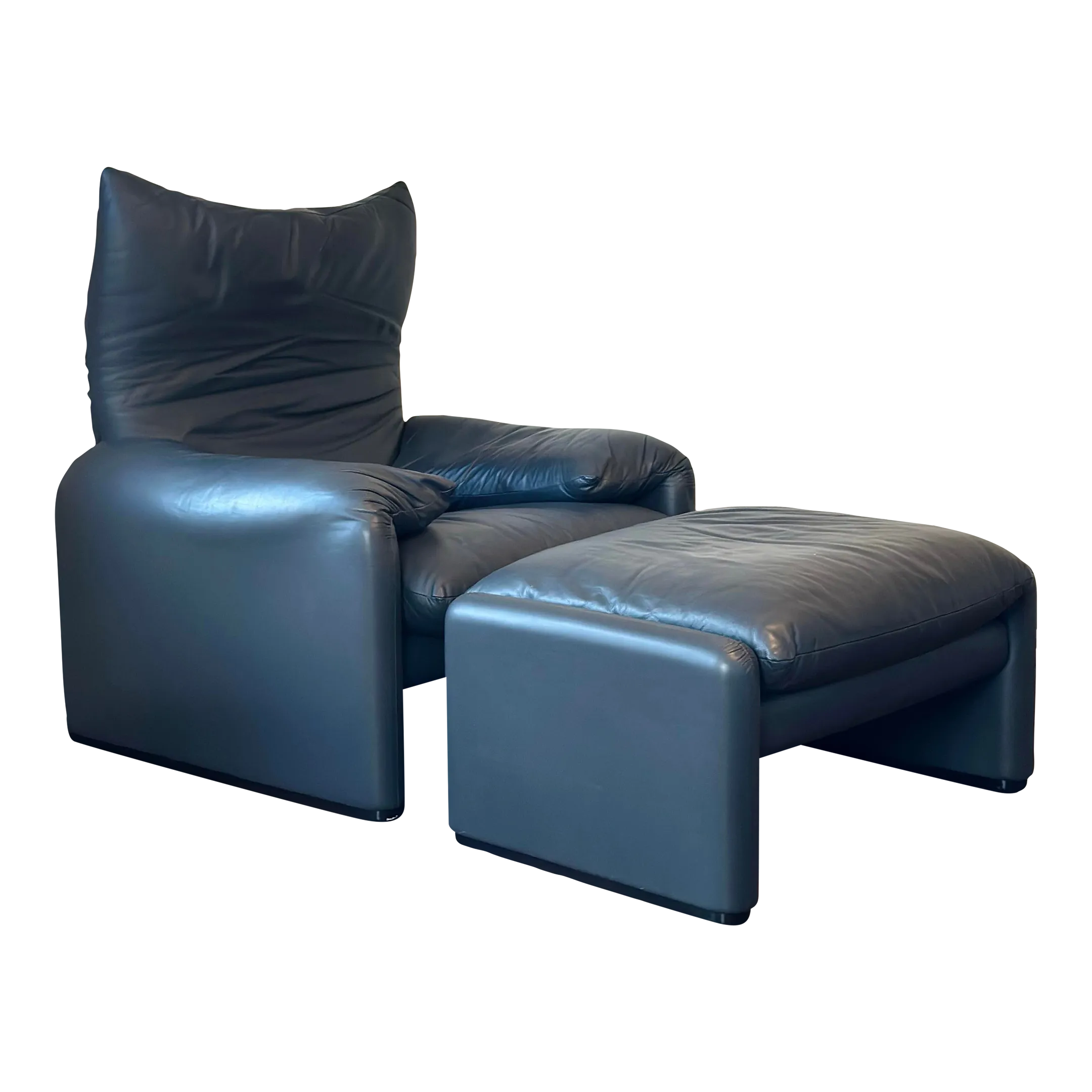 2010s Cassina Vico Magistretti Maralunga Black Leather Chair and