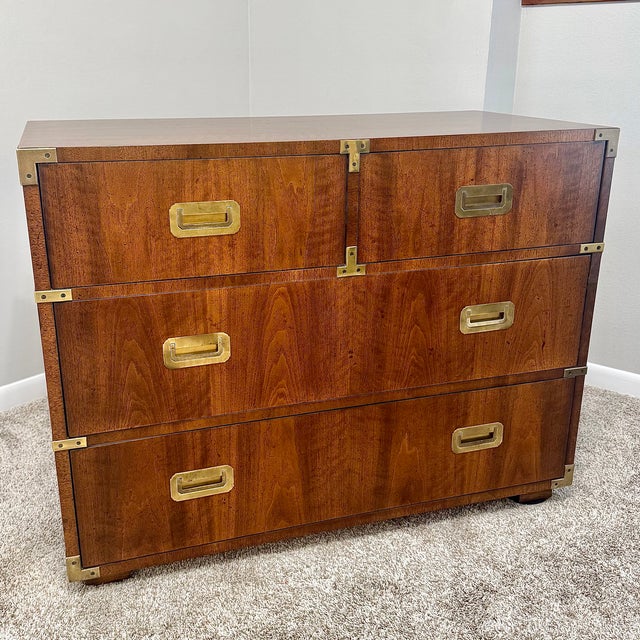 Elevate your space with this vintage Henredon Campaign Series bachelor’s chest, a standout piece from the iconic 1970s...