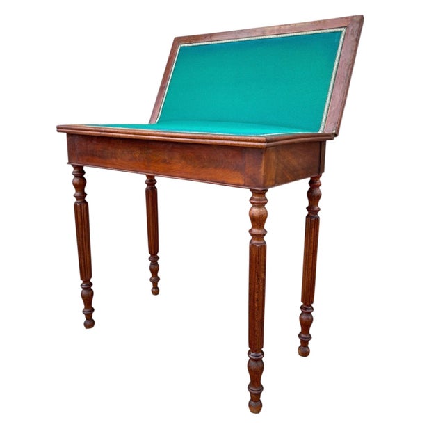 This elegant oak games table dates from the early 20th century and features a classic, understated design. Crafted in...