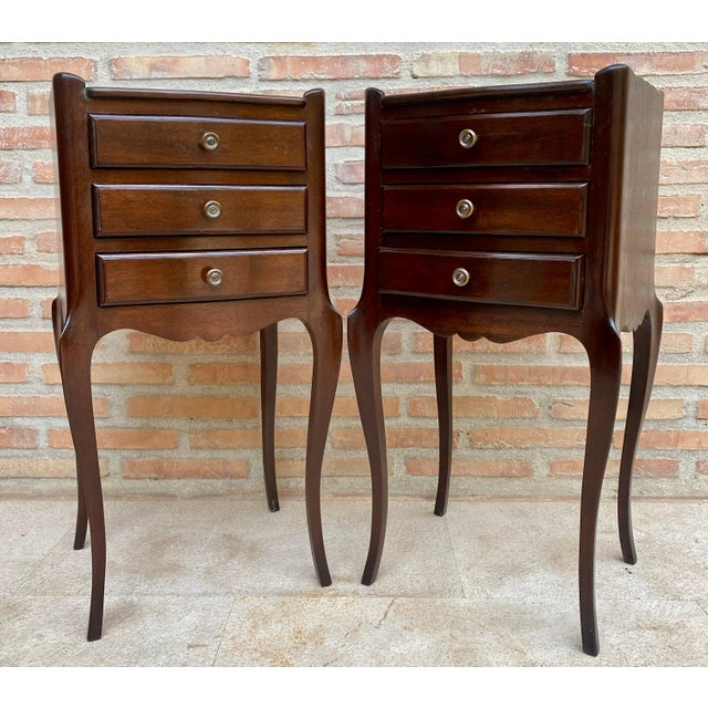 Lovely small dressers/nightstands with small drawers and metal knobs. A raised edge that surrounds the top on 3 sides. The...