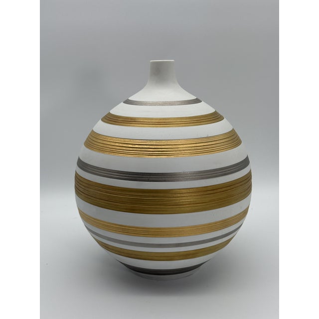 Design by Hans Achtziger, head of the art department at Hutschenreuther, rare version with real gold and platinum plating...