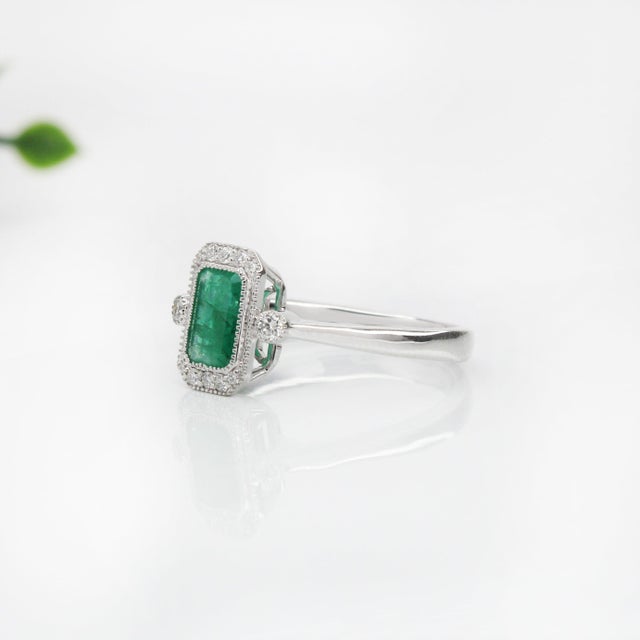 1ct Emerald Cut Emerald Ring With Diamond Accents: Solid 14k Gold, 7x5mm, Size 6.75 For Sale - Image 4 of 6