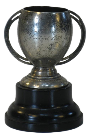 Trophy in Solid Sterling Silver. Reads "Premio Cabrero, Madrid 1933" Antique