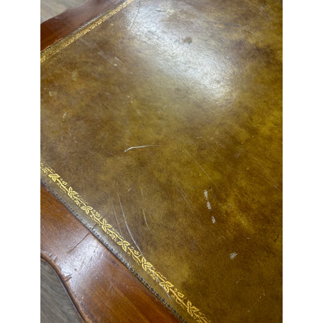 Vintage Townsend Mfg. Co. Tooled Leather Top Mahogany End Table For Sale - Image 15 of 18