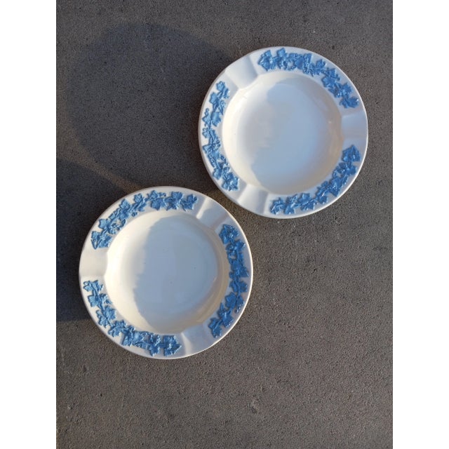English Pair of 1990s Wedgwood Queensware Embossed Lavender on Cream 3 Well Ashtrays Trinket Catchalls For Sale - Image 3 of 11