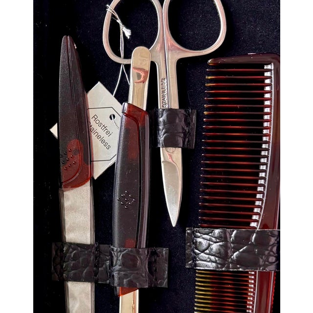 Tag Heuer 1990s Rostfreier Stahl Gentlemen’s Grooming Tools Kit - Manicure Set & Black Embossed Leather Travel Case / Stainless Steel, Germany For Sale - Image 4 of 12