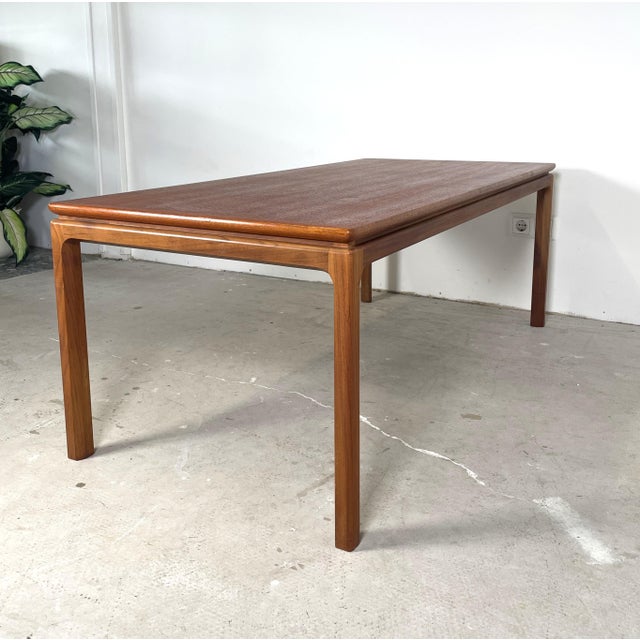 This beautiful teak coffee table is produced in Denmark. Although there is no stamp visible that shows the exact...
