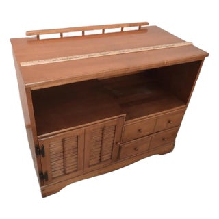 1950s Mid Century Mod American Solid Rock Maple Shutter Door Stereo Hifi Cabinet For Sale