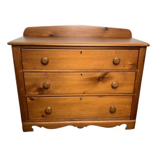 Mid 19th Century Canadian Pine 3 Drawer Dresser For Sale