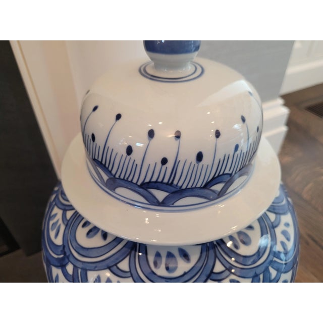 Blue and White Scalloped Apothecary Temple Jar For Sale In Minneapolis - Image 6 of 6