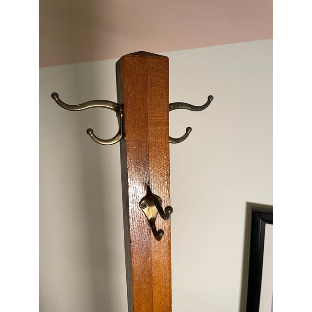 Wood Antique c.1885–1910 English-Style Solid Oak Coat Stand With Cruciform Base Hall Coat Rack For Sale - Image 7 of 12