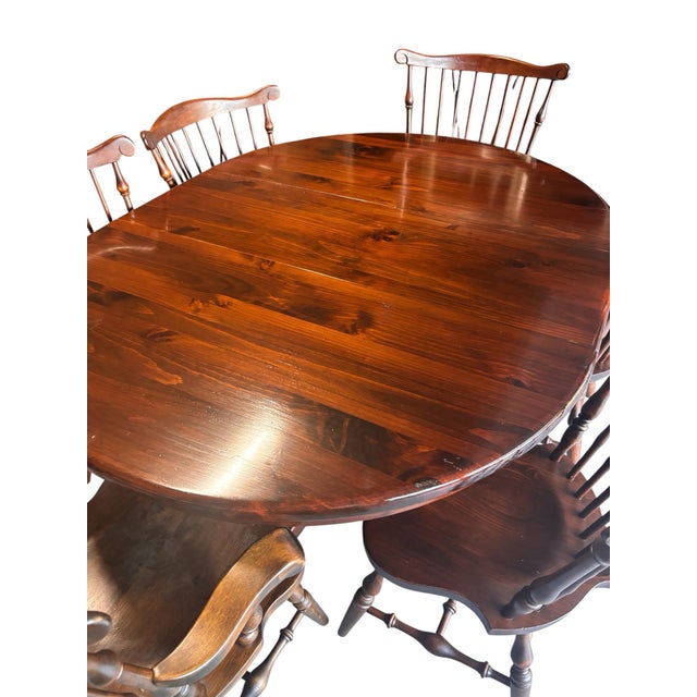 Vintage 1970s Ethan Allen "Old Tavern" Antiqued Pine Round-to-Oval Extension Dining Table With One Leaf. For Sale In Houston - Image 6 of 12
