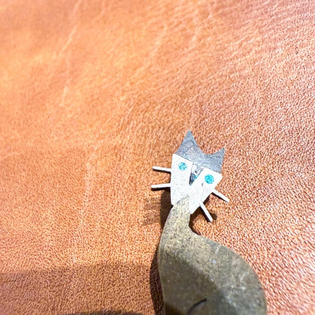 Metal 1950s Mixed Metal Cat Pin Chato Castillo Taxco For Sale - Image 7 of 12