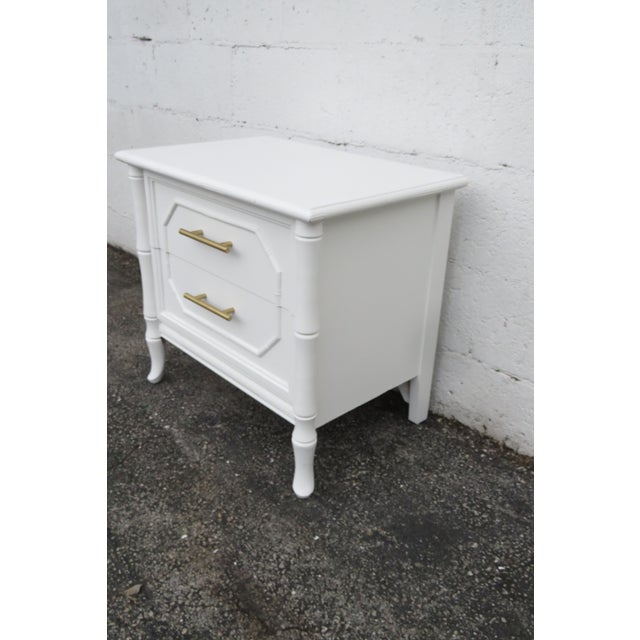 Late 20th Century Broyhill Hollywood Regency Faux Bamboo Nightstands End Tables a Pair For Sale In Miami - Image 6 of 18