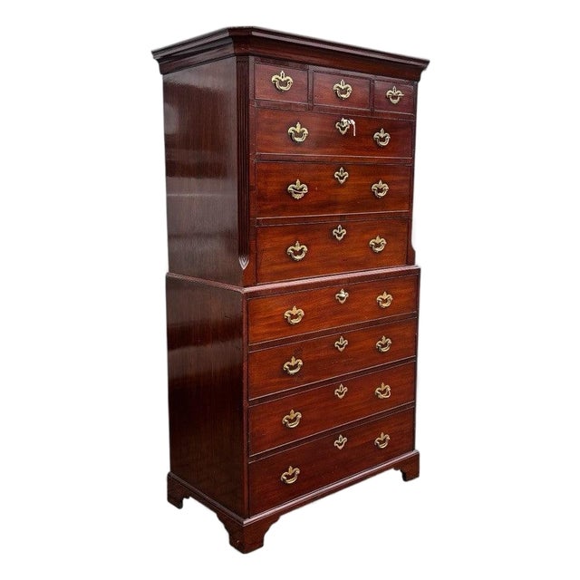 George II Chest of Drawers in Mahogany For Sale