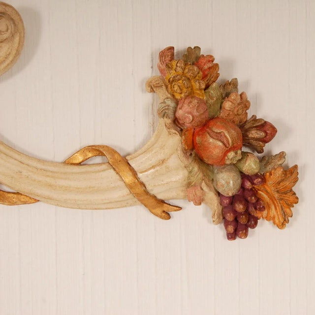 Antique White Italian Wall Ornament Florentine Hand Carved Giltwood and Polychrome Cornucoppia Horn Tariff Free Delivery For Sale - Image 8 of 10