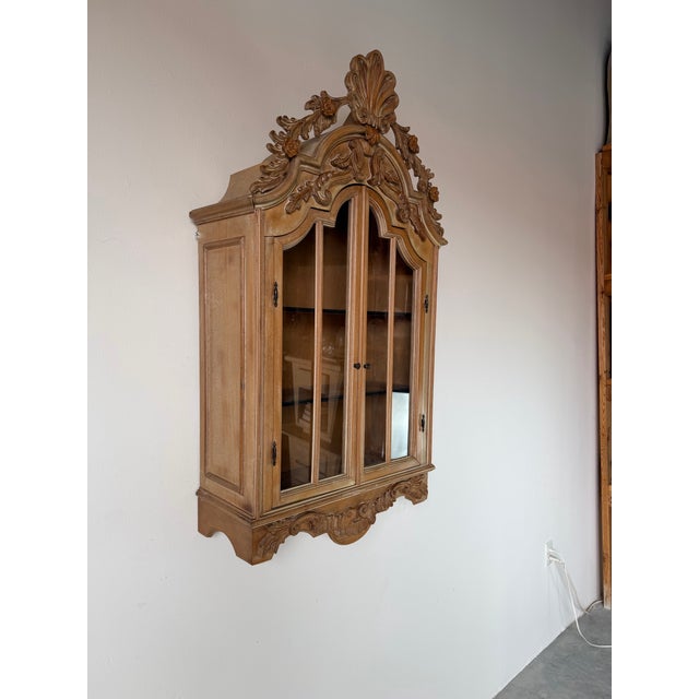 Hollywood Regency 1970s Italian Hollywood Regency Carved Wood Two-Door Hanging Wall Cabinet For Sale - Image 3 of 13