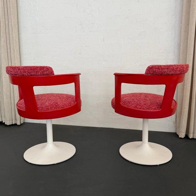 Metal 1970s Pair of Mid-Century Modern Raspberry Tulip Accent Chairs by Daystrom For Sale - Image 7 of 8