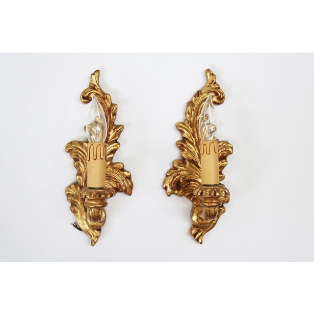 Gold Florentine Hollywood Regency Style Carved Wall Lamps, Italy, 1960, Set of 2 For Sale - Image 8 of 8