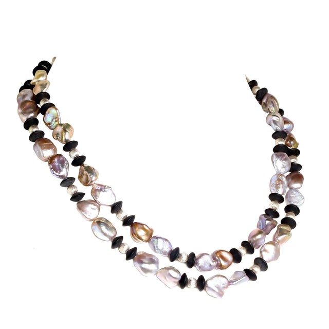 Long and Silvery Pearls and Black Onyx Necklace For Sale - Image 4 of 11