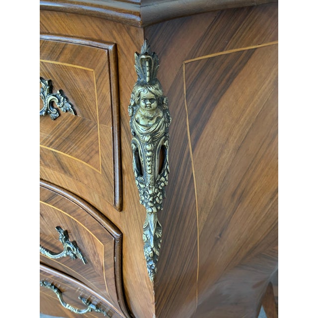 Early 20th Century French Louis XV Style Fine Kingwood and Marquetry Ormolu Mounted Bombe Commode For Sale - Image 9 of 18