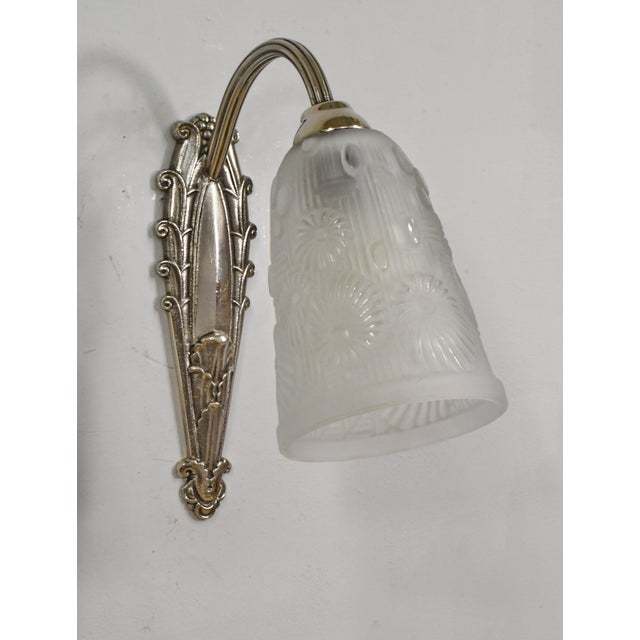 Metal Lorrain Daum & Hudry Pair of French Art Deco Floral Glass Wall Sconces - 1930s For Sale - Image 7 of 16