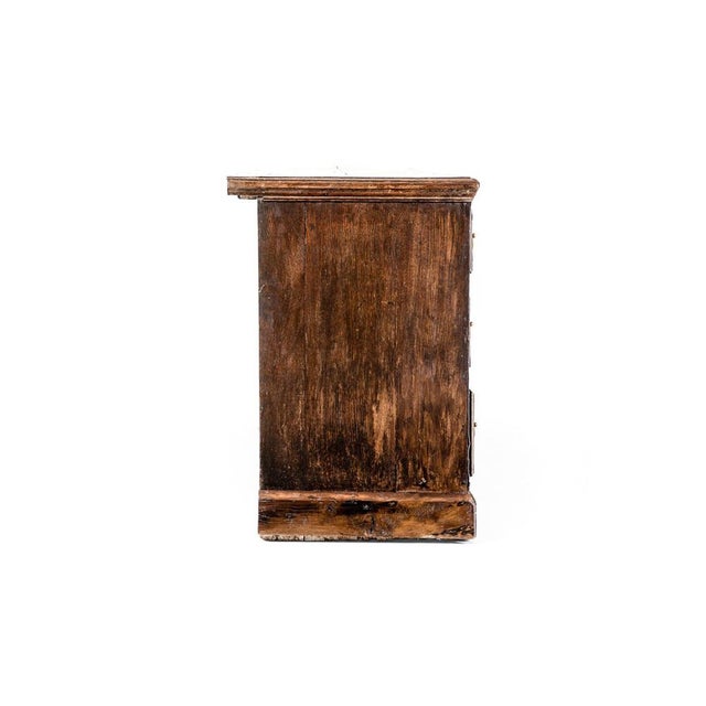 George III English Oak and Walnut Dresser Base For Sale - Image 5 of 15