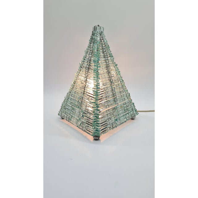French Pyramid Table Lamp in Transparent Glass and Metal, 1970s For Sale - Image 4 of 10